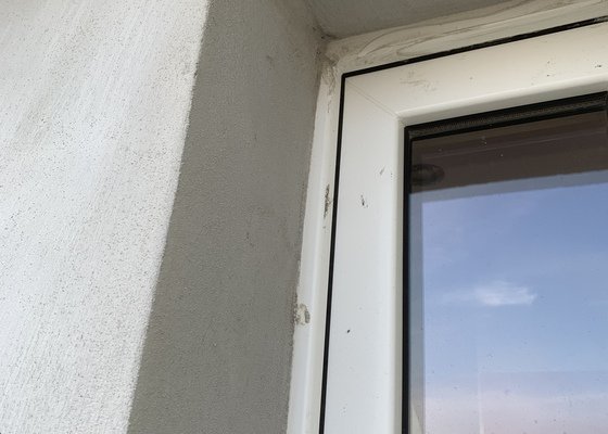 Oprava fasády po instalaci plastových oken a dveří na balkon