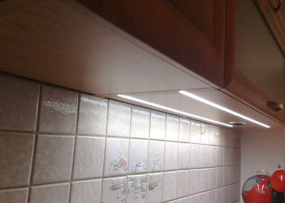 Osvětlení pod kuchyňskou linku typu LED