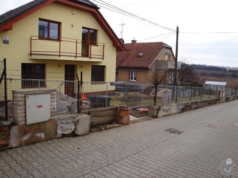 Stavba plotu z betonových tvárnic: DSC04589