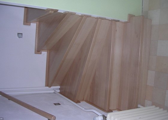 Obložení schodiště dřevem