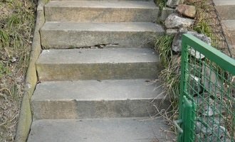 Oprava chodníku a schodů - stav před realizací
