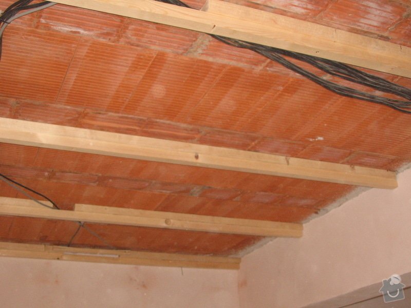 Dodávka a montáž stropního trámového obkladu do novostavby: IMG_6374