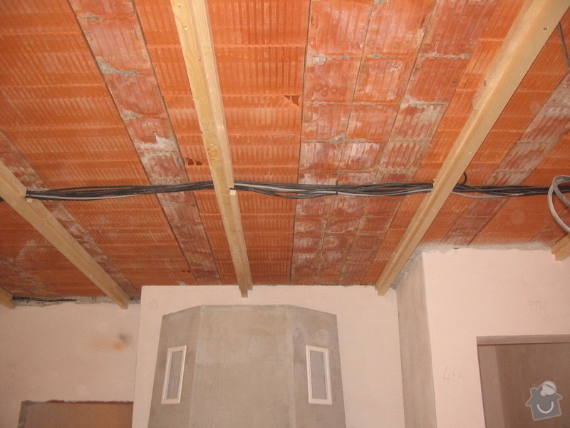 Dodávka a montáž stropního trámového obkladu do novostavby: IMG_6378