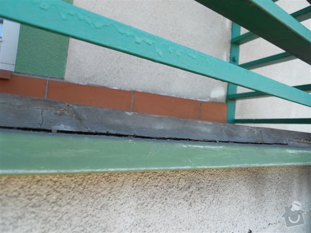 Kompl. rekonstrukce povrchu balkónu ca 8 m2, oprava nátěru kovového zábradlí: sparovani_odpada_po_celem_obvodu