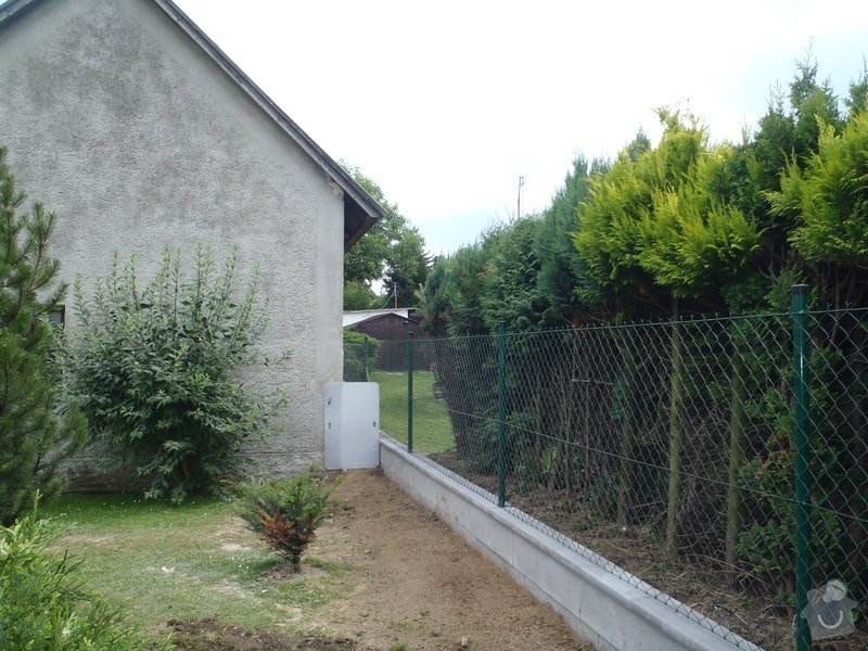 Stavba plotů a podezdívky,pokládka zámkové dlažby: P7280168