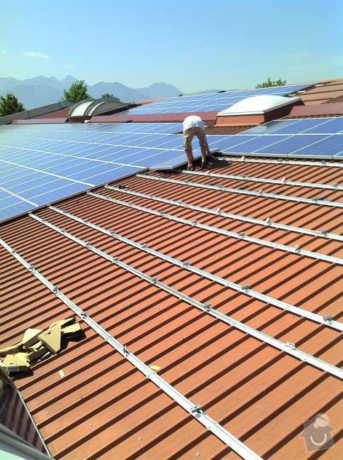 Montáž fotovoltaciké elektrárny v Raublingu: 2011-05-06_12-05-50_922
