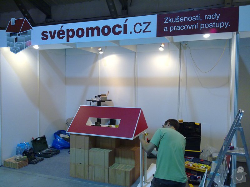 Výroba atypického stolu ve tvaru střechy: 20092011246