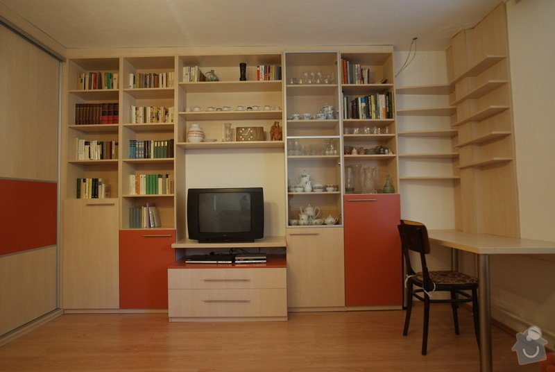 Obývací pokoj-knihovna, vestavěná skříň, pracovní místo, konf. sůl: DSC00722