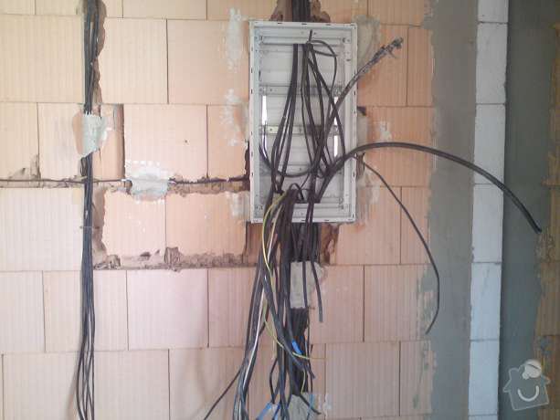 Kompletní elektroinstalace v rodinném domě: DSC00458