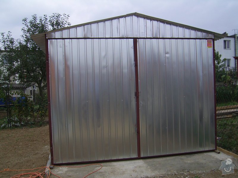 Plechová montovaná garáž 3 x 6m, sedlová střecha: 3x5m_sedlov_st_echa_k_dlov_vrata_13.000_-