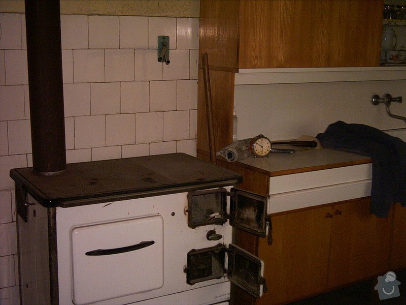 Modernizace kotelny, úprava vodo a elektroinstalace, obložení kuchyně: oblozeni-kuchyne_pred