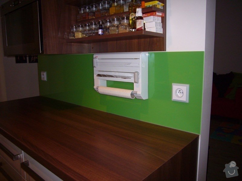 Skleněný obklad na záda kuchyně: P1140518