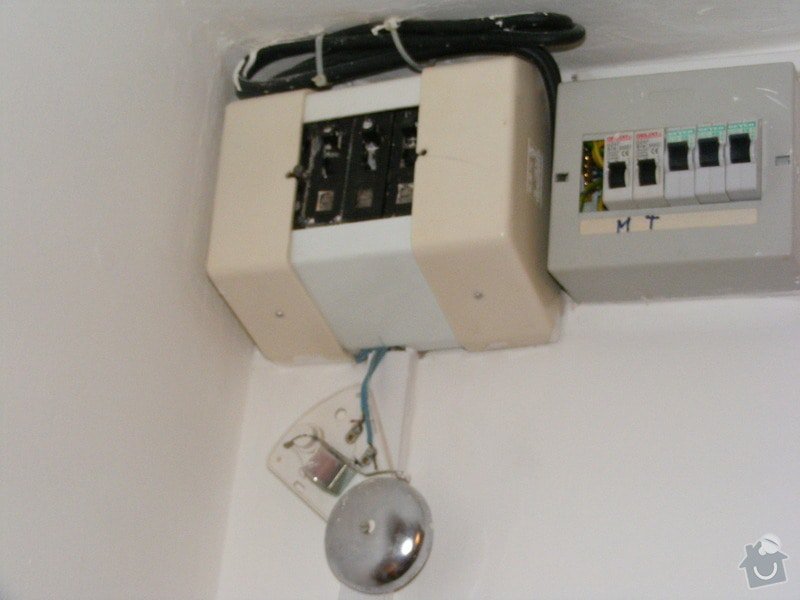 Výměna bytového rozvaděče a instalace zásuvky: DSCF4740
