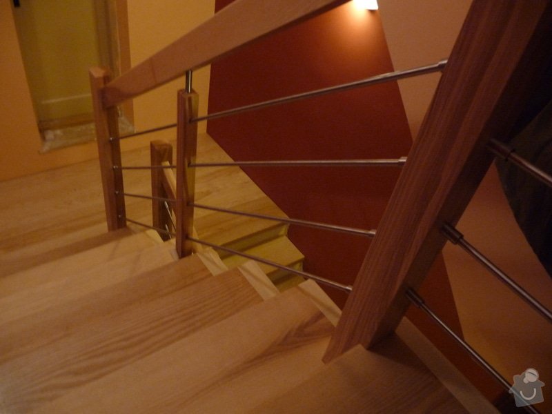 Schody za zábradlí schodiště z Jasanu: P1050679