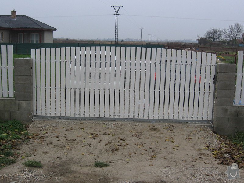 Pojezdová brána a branka.: IMG_2524