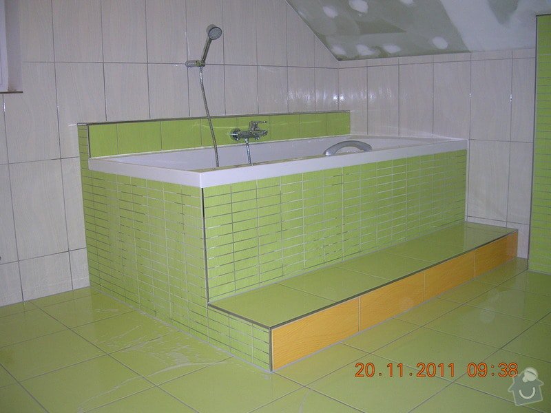 Obložení koupelny: DSCN4201