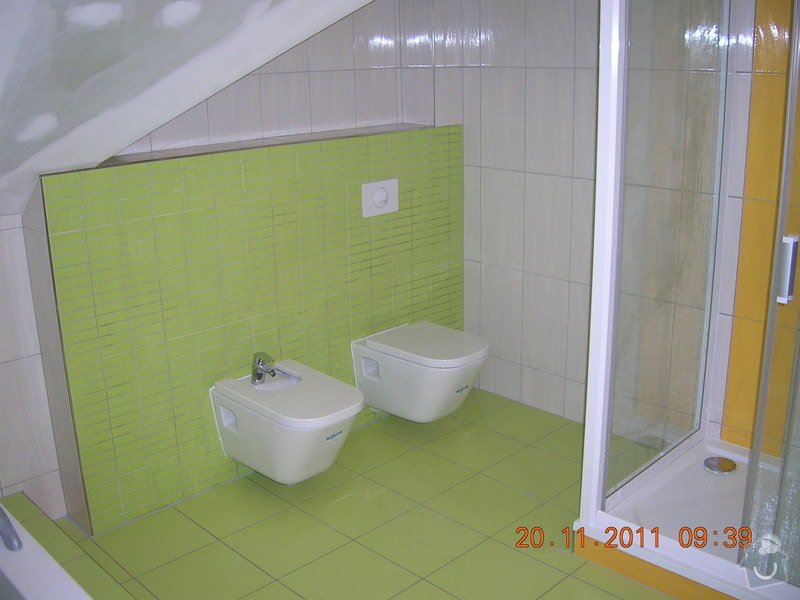 Obložení koupelny: DSCN4202