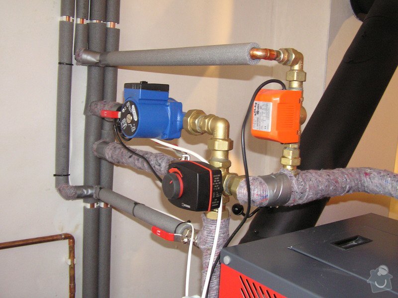 Instalace automatického kotle na tuhá paliva DEFRO AGRO Uni 15 kW v novostavbě RD: 013