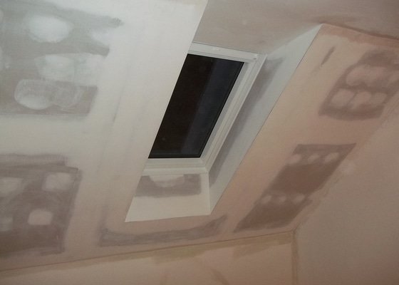Oprava šikminy a výměna střešního okna