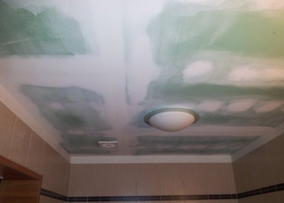 Podhled s bodovým osvětlením a zateplení stropu v soc.zařízení