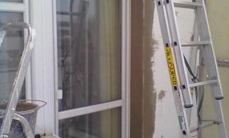 Zeteplení části domu + Instalace okenních parapetů a nátěr omítky