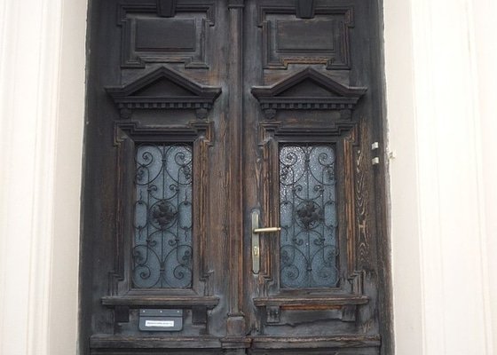 Renovace dřevěných domovních dveří 