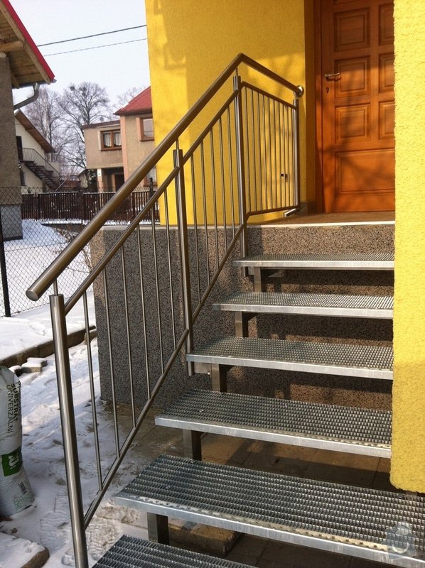 Nerezové zábradlí balkónu a nerezové schody: IMG_2998