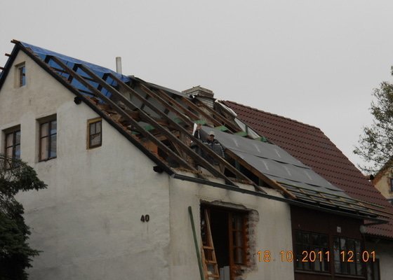 Rekonstrukce patra rodinného domu včetně výměny dřevěných částí střechy