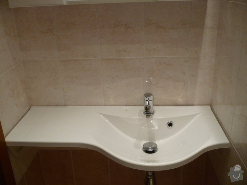 Předělání koupelny z umakartového jádra na zděné + změna místo vany sprchoví kout zděný: P1010661