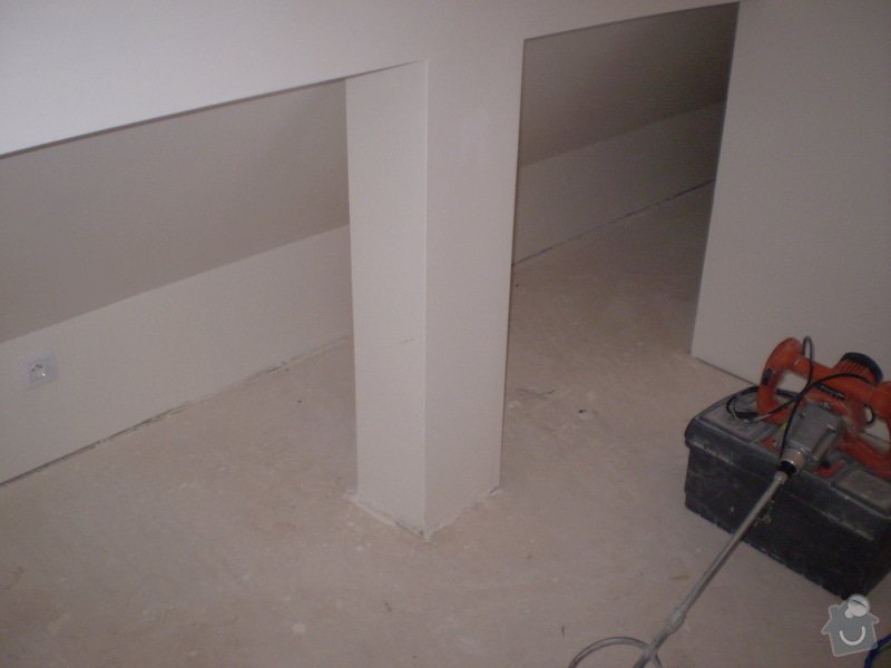 Pokladka plovouci podlahy a dlazby, obklad kuchyne: P2290022