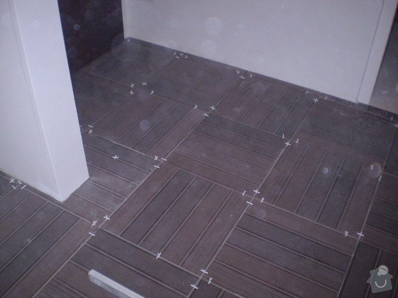 Pokladka plovouci podlahy a dlazby, obklad kuchyne: P2290024