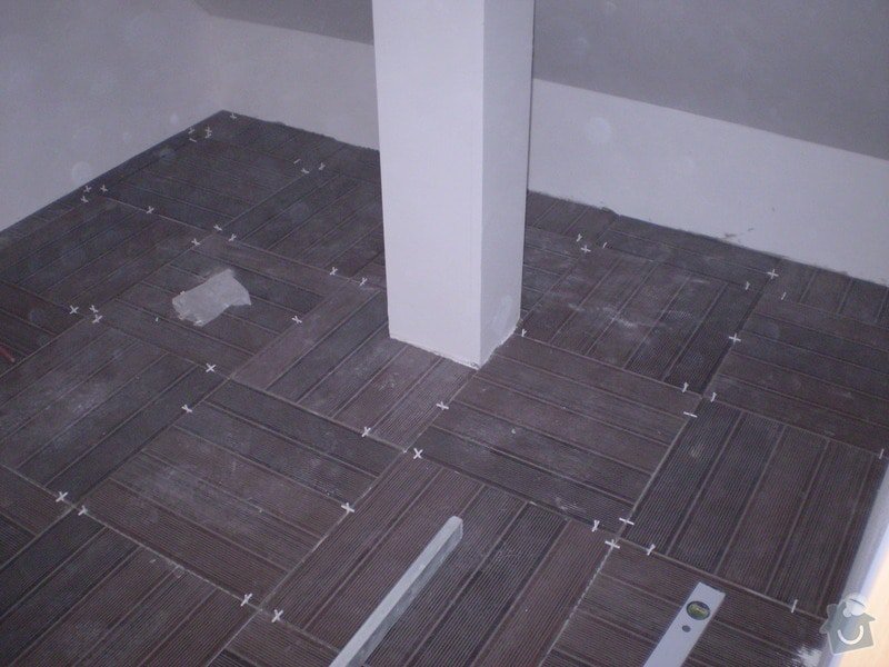 Pokladka plovouci podlahy a dlazby, obklad kuchyne: P2290025