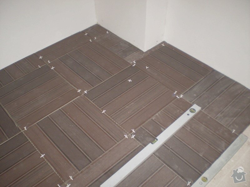 Pokladka plovouci podlahy a dlazby, obklad kuchyne: P3010002