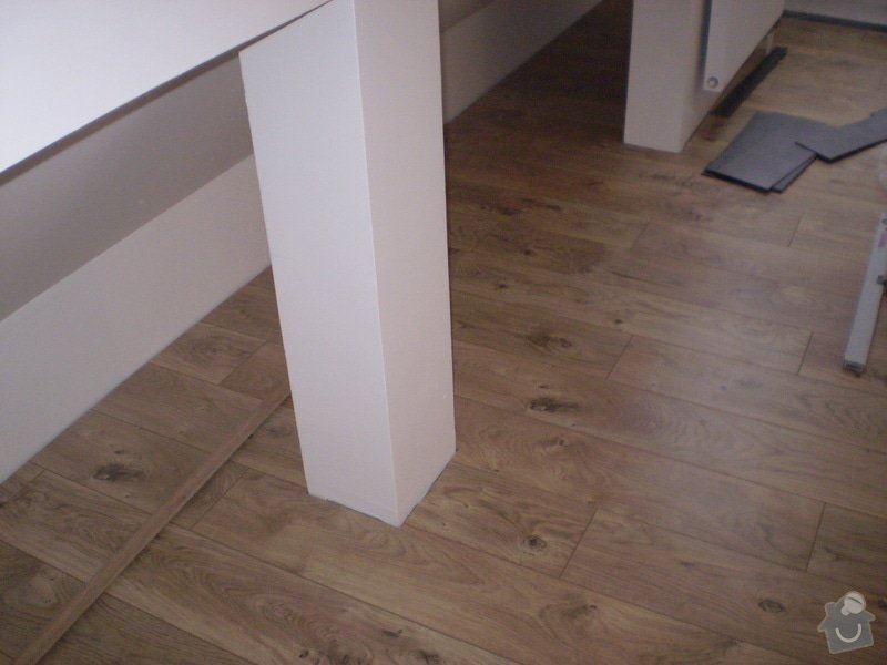 Pokladka plovouci podlahy a dlazby, obklad kuchyne: P3010004