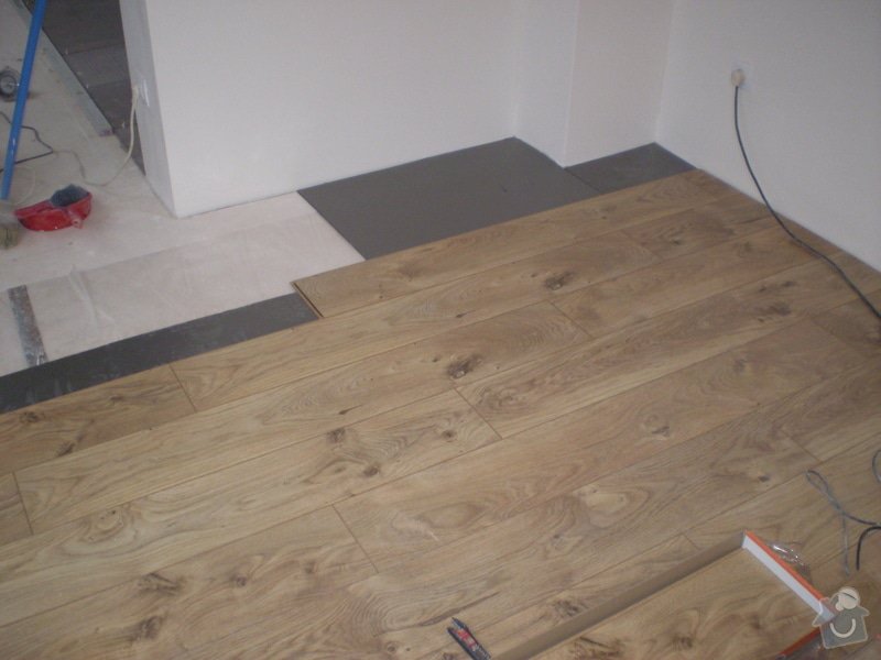Pokladka plovouci podlahy a dlazby, obklad kuchyne: P3010006
