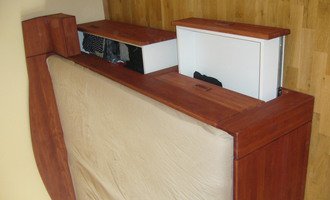 Výroba postele a vestavěné skříně z masivu