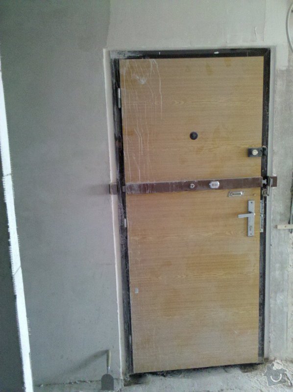 Bezpečnostní dveře vstupní dveře do bytu v panelovém domě včetně zárubně: IMG_20120316_123429