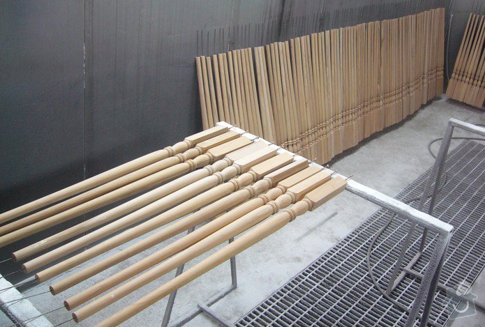 Lakování (nástřik, stříkání) dřevěných dílů: P1010177