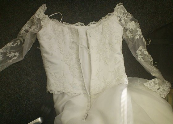 Úpravu svatebních šatů - stav před realizací