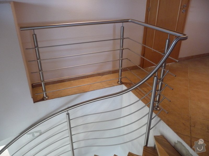 Nerezové zábradlí na točité schodiště : P1050951