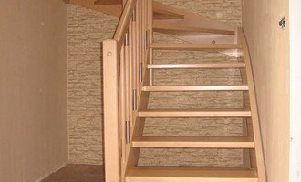 Dřevěné samonosné schodiště