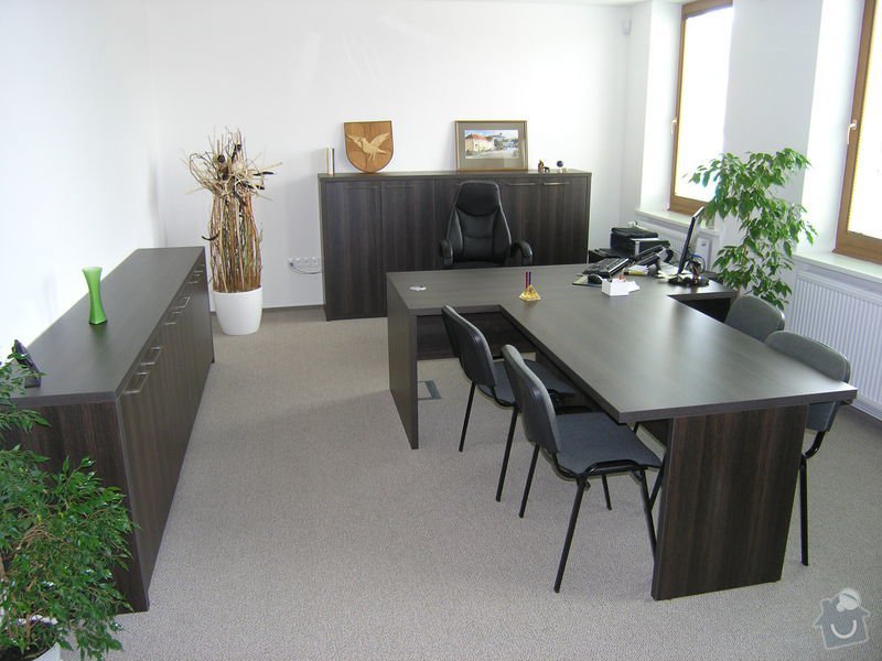 Výroba a montáž kancelářského nábytku: P1011718