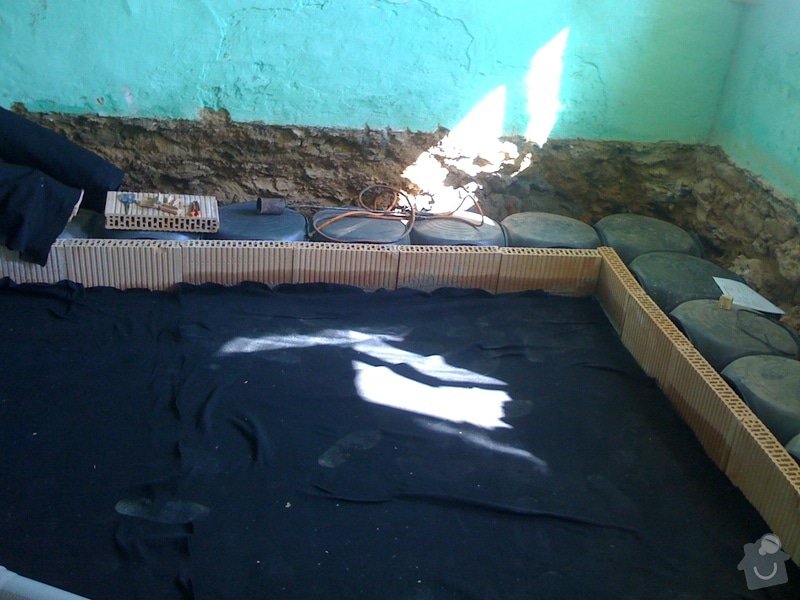 Vybourání podlah, zhotovení nových a položení kanalizace: IMG_0809
