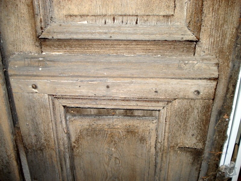 Repase vstupních dvěří do věže kostela: DSC02545