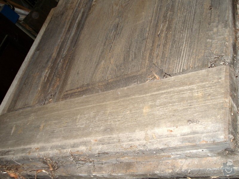 Repase vstupních dvěří do věže kostela: DSC02562
