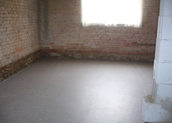 Vylití provětrávané podlahy, postupně 3 vrstvy betonu