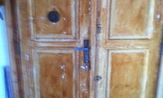 Renovace vstupních dveří - stav před realizací