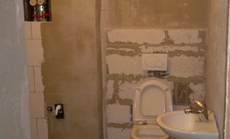 Rekonstrukce koupelny + stropni podhledy v predsini - stav před realizací