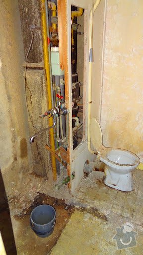 Rekonstrukce koupelny v byte: koupelna-vybourana