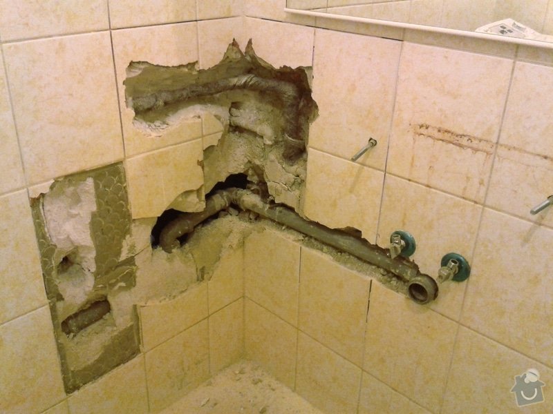 Zazdění díry ve zdi, oprava obkladů v koupelně: 1